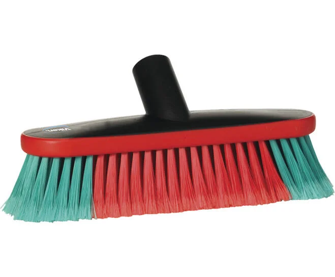 Vikan transportwasborstel met waterdoorvoer en krasvrije stootrand - productafbeelding